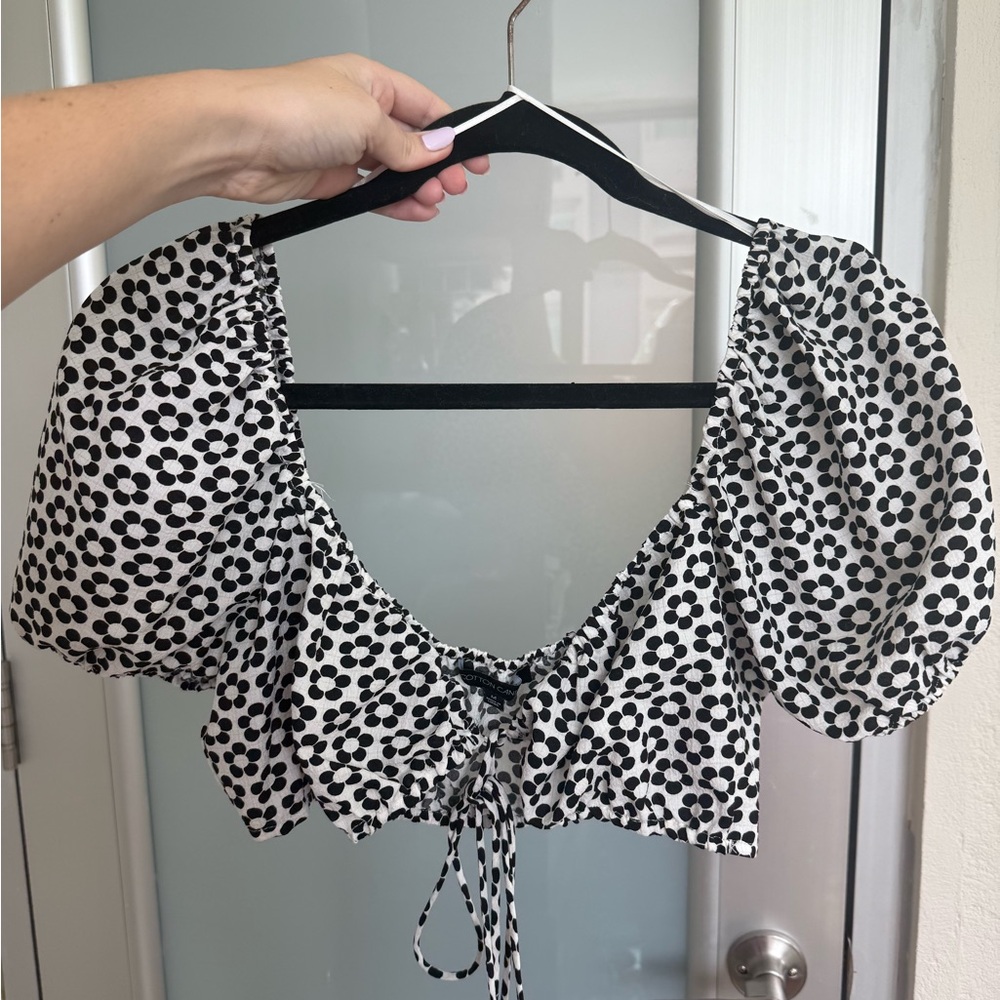 Black and White Floral Tie Front Crop Top